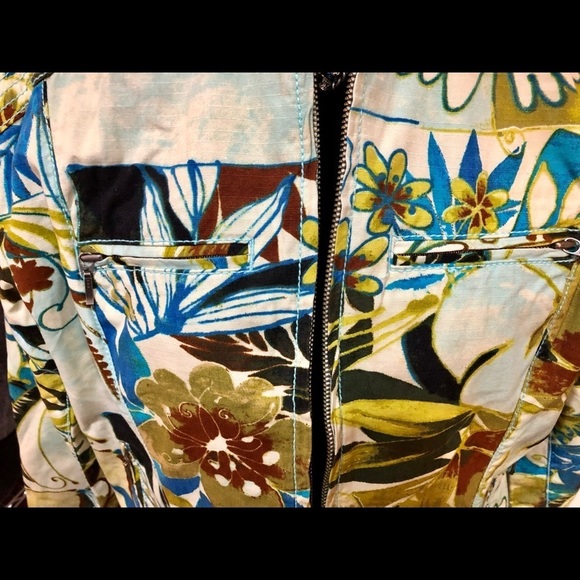 Chico’s Bold Floral Printed Zip Front Jacket - Picture 3 of 7
